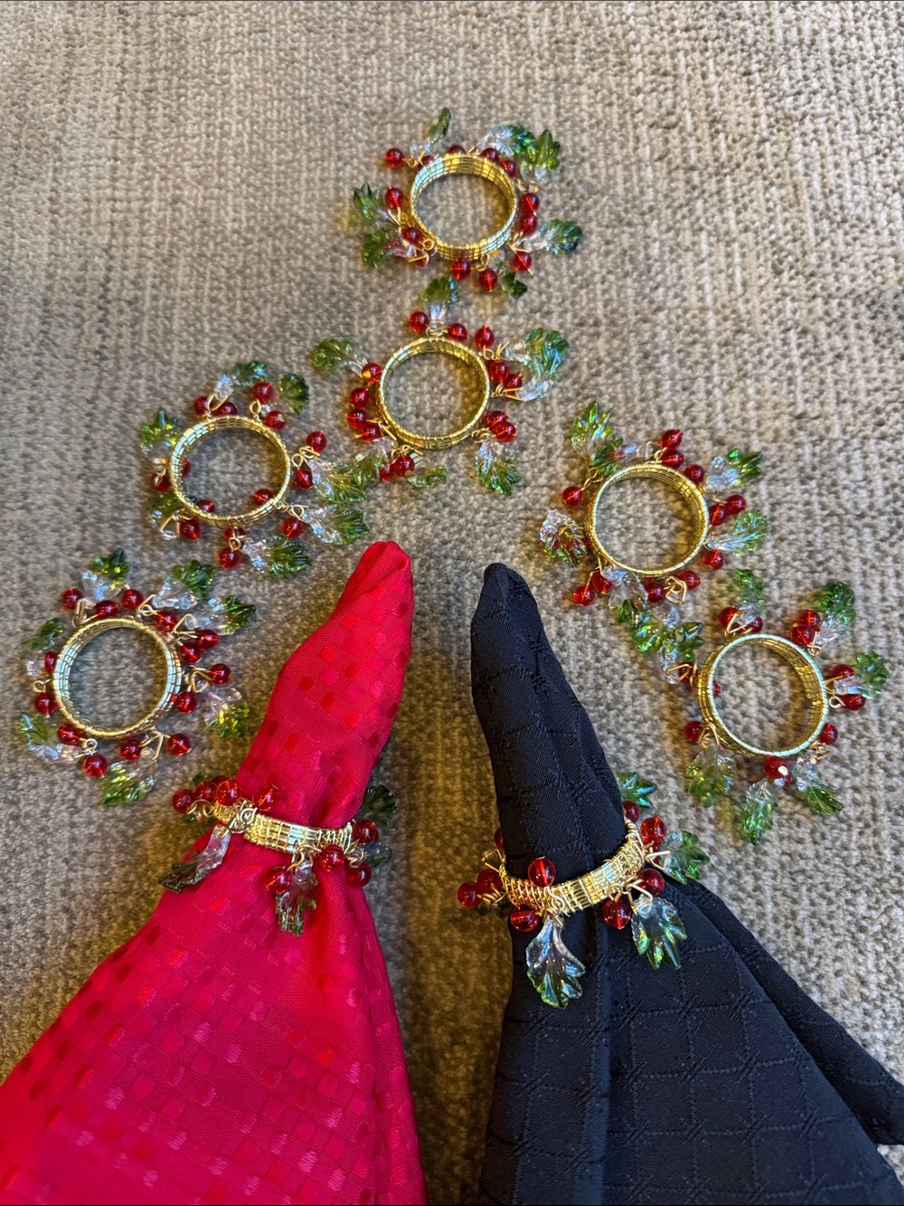 Christmas Holiday Beaded Napkin Rings Set of 8 - Red, Green, Gold